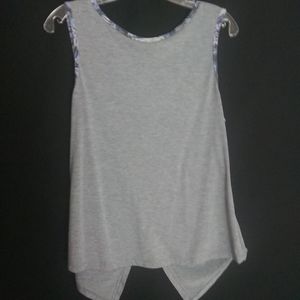 Workout top, slit in the back